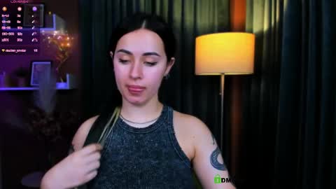 vaiolet_lovely online show from May 27, 2026, 1:57 am