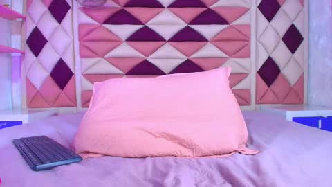 Snapshot of vale_castro1 chatting on September 19, 2025, 8:20 pm Valentina online show from September 19, 2025, 8:20 pm