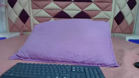 Snapshot of vale_castro1 chatting on October 6, 2025, 7:22 pm Valentina online show from October 6, 2025, 7:22 pm
