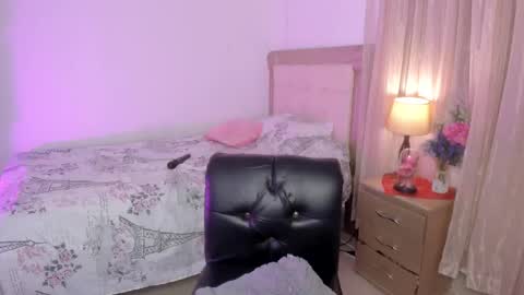 HI IM NEW online show from March 7, 2025, 3:39 pm