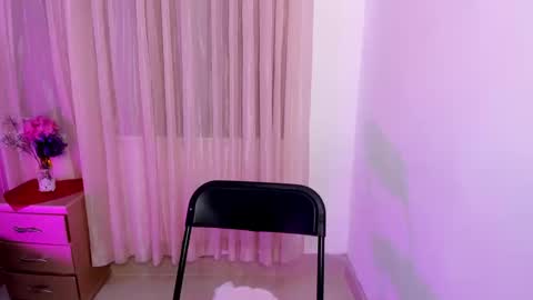 HI IM NEW online show from September 9, 2025, 2:16 pm