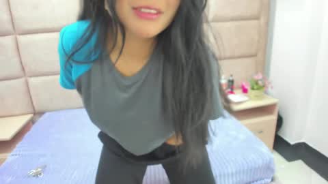 Snapshot of valen_lopeez chatting on May 8, 2026, 5:35 am valen lopeez online show from May 8, 2026, 5:35 am
