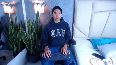 Valenor online show from October 25, 2025, 5:04 am