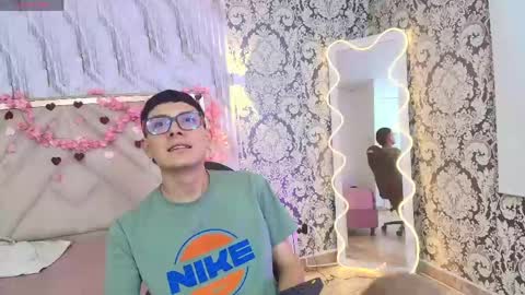 valentin_tay1 online show from May 14, 2026, 3:57 am