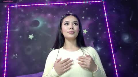 valentinarojass_ online show from April 18, 2026, 2:43 pm