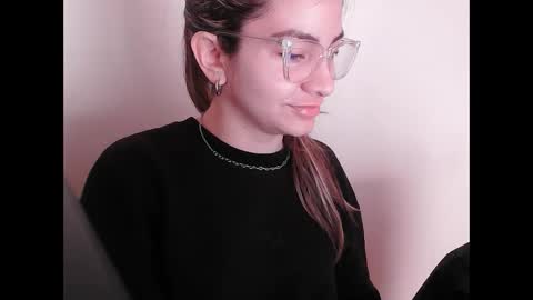 valentinaseleni24 online show from September 18, 2025, 3:25 pm