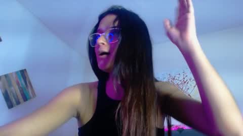 V A L E N T I N I online show from November 10, 2025, 7:24 pm