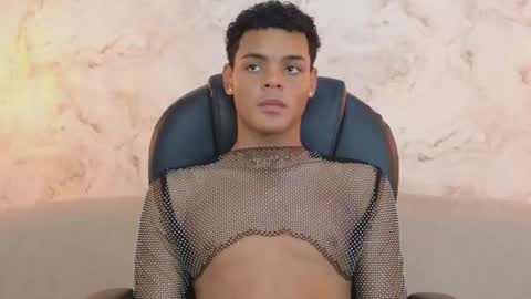 valentino_thompson online show from September 24, 2025, 7:50 pm