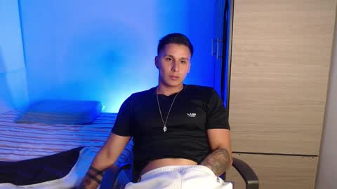 VALENTINO online show from March 27, 2026, 10:20 pm