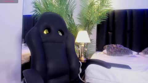 valeri_tafur online show from October 18, 2025, 11:00 am