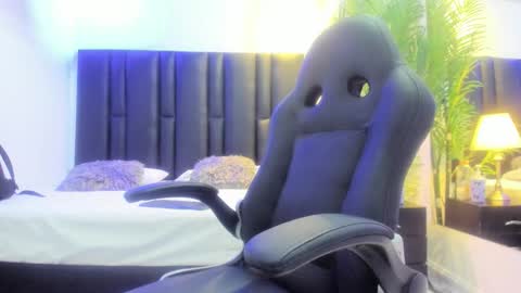 valeri_tafur online show from November 27, 2025, 11:23 am