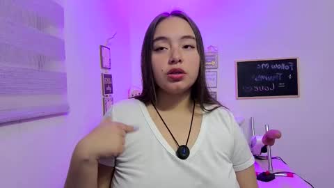 valeria online show from May 17, 2026, 5:05 am