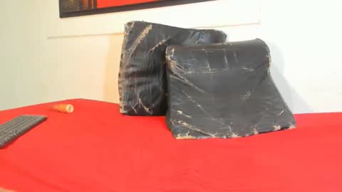 valeriapinkk online show from November 24, 2025, 8:52 pm