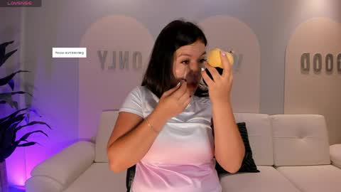 Snapshot of valeriaroldanx chatting on May 13, 2026, 10:12 am Valeria online show from May 13, 2026, 10:12 am