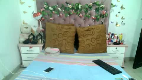 La valerie26 online show from October 27, 2025, 2:43 pm