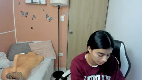 Juli C online show from December 5, 2024, 10:34 pm