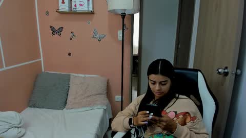 Juli C online show from March 6, 2025, 6:59 pm