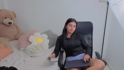 Juli C online show from October 8, 2025, 12:08 am