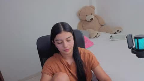 Juli C online show from April 8, 2026, 1:38 am