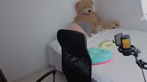valerihouse_ online show from May 14, 2026, 2:07 am
