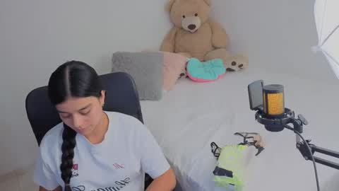 valerihouse_ online show from May 15, 2026, 1:45 am