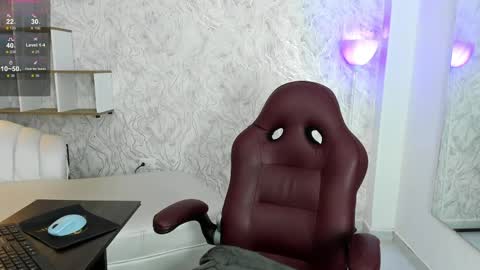 Valeria GomezGMT-5 2200-0600 online show from June 4, 2026, 3:56 am