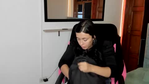 valery_bonneth online show from February 3, 2026, 12:21 pm