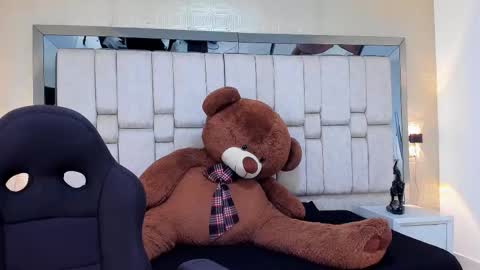 valerycooper23 online show from February 19, 2026, 9:22 pm