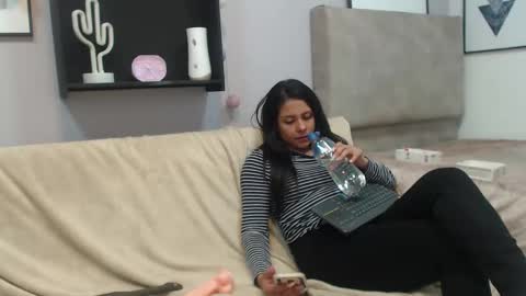 valevicious online show from February 25, 2025, 12:03 am