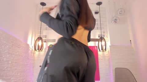 Vallolet Peach  online show from January 7, 2025, 12:20 pm