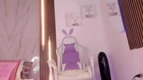 Vallolet Peach  online show from September 12, 2025, 11:21 am