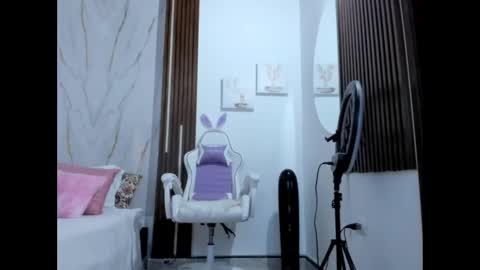 Vallolet Peach  online show from September 13, 2025, 11:21 am