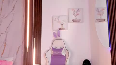 Vallolet Peach  online show from February 1, 2026, 12:15 pm