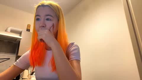 Snapshot of valtopi chatting on February 2, 2026, 6:01 am Emily online show from February 2, 2026, 6:01 am