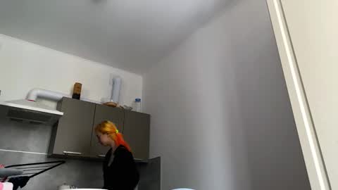 Snapshot of valtopi chatting on February 16, 2026, 6:09 am Emily online show from February 16, 2026, 6:09 am