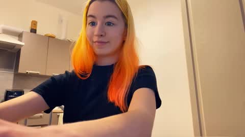 Snapshot of valtopi chatting on February 25, 2026, 3:32 pm Emily online show from February 25, 2026, 3:32 pm