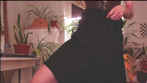 Snapshot of vampire_valentine chatting on December 3, 2024, 7:11 pm Mollyy Valentine online show from December 3, 2024, 7:11 pm