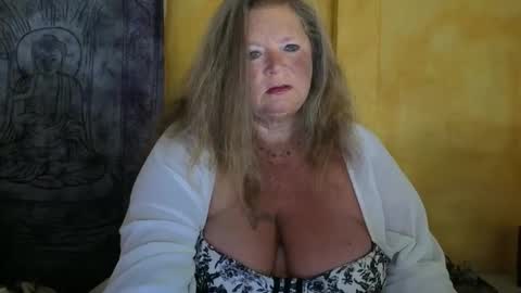 Snapshot of vampwoman chatting on March 16, 2026, 8:40 am vampwoman online show from March 16, 2026, 8:40 am