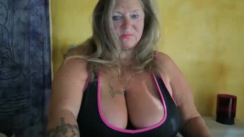 Snapshot of vampwoman chatting on April 1, 2026, 2:58 pm vampwoman online show from April 1, 2026, 2:58 pm