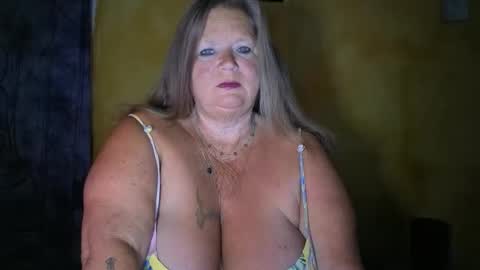 Snapshot of vampwoman chatting on April 5, 2026, 6:32 am vampwoman online show from April 5, 2026, 6:32 am