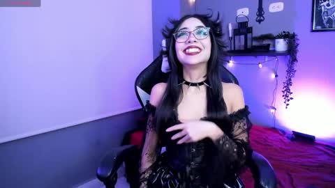 vampy_dolll online show from April 17, 2026, 12:13 am