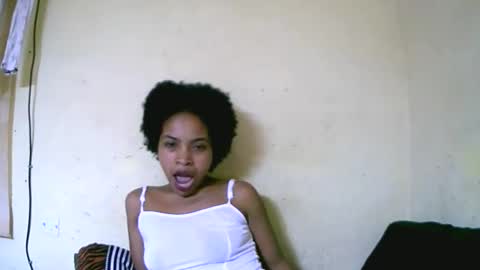 vanah344375 online show from October 3, 2025, 10:23 am