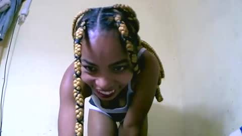 vanah344375 online show from October 19, 2025, 12:44 am