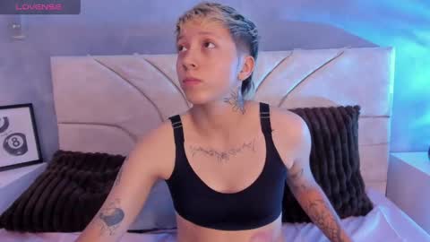 vane_grey online show from May 25, 2026, 8:37 pm