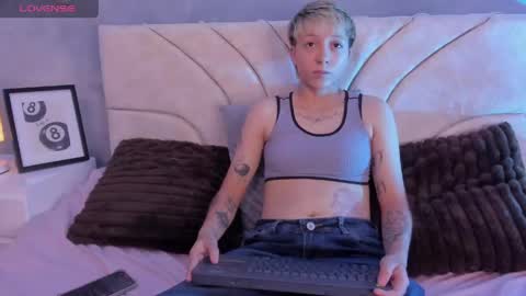 vane_grey online show from May 26, 2026, 8:49 pm