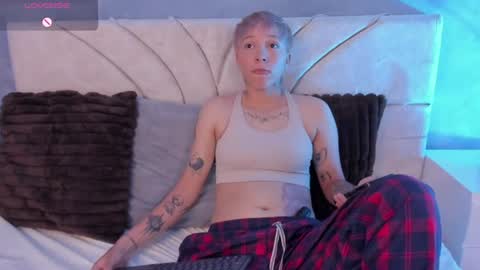 Snapshot of vane_grey chatting on June 25, 2026, 7:40 pm vane_grey online show from June 25, 2026, 7:40 pm