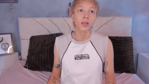 Snapshot of vane_grey chatting on July 11, 2026, 6:54 pm vane_grey online show from July 11, 2026, 6:54 pm