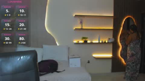 V A N E  online show from November 11, 2025, 3:06 am