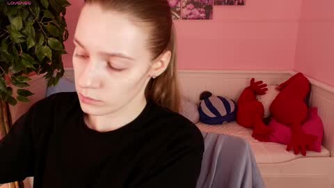 Vanessa online show from April 8, 2026, 2:50 pm