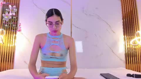 Snapshot of vanessaboch chatting on July 14, 2026, 7:19 pm Vanessa online show from July 14, 2026, 7:19 pm